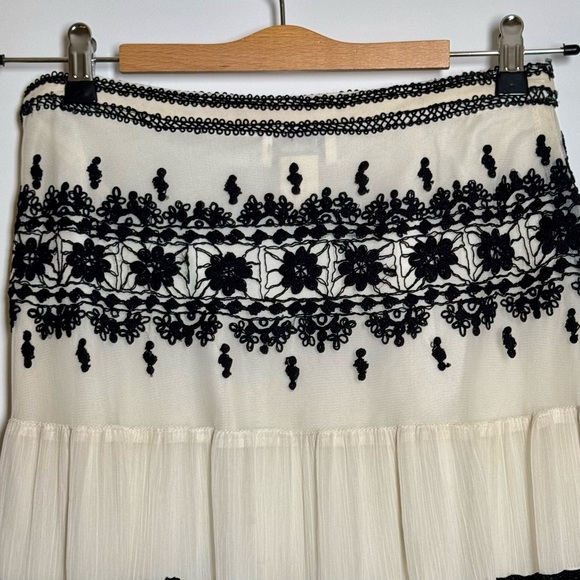 Eᴍʙʀᴏɪᴅᴇʀᴇᴅ Mᴇxɪᴄᴀɴ Sᴛʏʟᴇ sᴋɪʀᴛ ꜰʀᴏᴍ Nᴇɪᴍᴀɴ Mᴀʀᴄᴜs Exᴄʟᴜsɪᴠᴇ - Picture 10 of 14